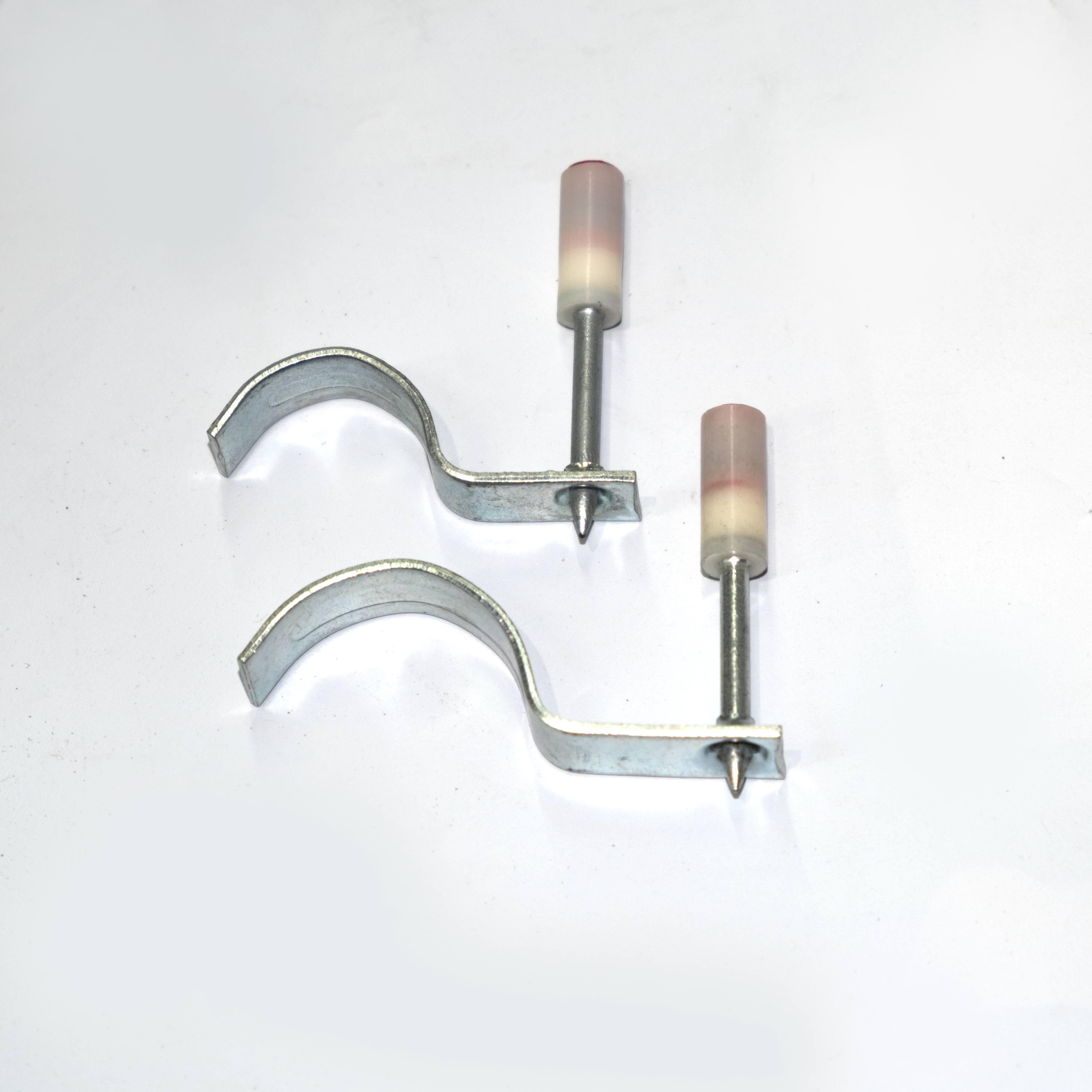 Дюбель 32мм с хомутом 20мм (пороховой)